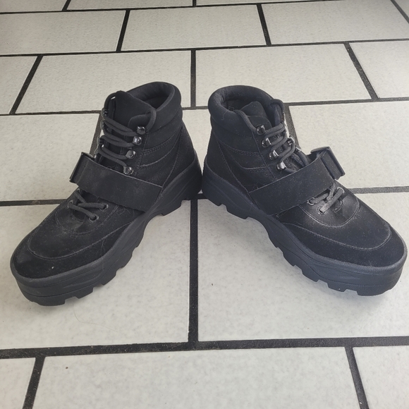 NWOT Design lab sneaker boots - Picture 3 of 9